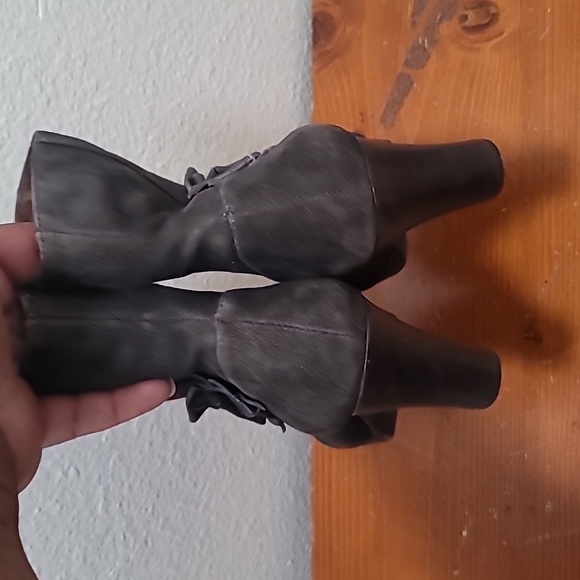 NAYA BREEZE WOMEN'S GRAY SUEDE LEATHER ANKLE BOOTS SIZE 7 - Picture 3 of 10